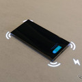 スマートフォンのワイヤレス充電を可能にする誘導充電ゾーンがカウンターに