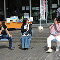 左からチンクエチェント博物館館長の深津浩之さん、同館アンバサダーの山本衿奈さん、自動車ジャーナリストの嶋田智之さんのトークショー