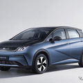 BYD ドルフィン。イオンでは200万円前後から購入できるようにするという。