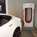 テスラの急速充電「スーパーチャージャー」、日本国内700基到達…全国141か所に設置 画像