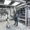 BMWがヒューマノイドロボットの実証実験をドイツ工場で開始