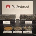ホンダから生まれた砂漠の砂を道路の骨材にする「PathAhead」の記者発表会より