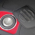分割されているプロテクションボードは、サブウーファー部分は個別に設定されている。音抜けの処理もしっかり施されている。