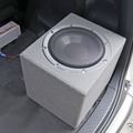 ラゲッジのフロア上にはサブウーファーを設置する。ユニットにはダイヤトーンのSW-G50を用いて豊かな低域再生を目指す。