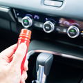 中古車を購入した場合も、発煙筒の有効期限は要チェック。前オーナーが一度の交換していない可能性がある