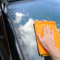 梅雨時に「フロントガラス」が曇りやすい理由…湿度・気温差・内側の汚れが関係している 画像