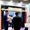 ダイフクプラスモアは、2,600mmと広いワイド間口の門型洗車機をアピール純水生成装置