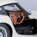 『トヨタ 2000GT』のオートアート製18分の1スケールモデルカー