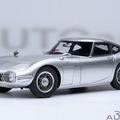 『トヨタ 2000GT』のオートアート製18分の1スケールモデルカー