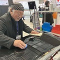2026年2月開催「IAAE2026」に、古館代表はジョイボンドとしてブース出展。古館代表自らブースで施工実演を行なっていた