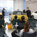 座学では、XPELのカラーPPFの特性や施工手順が解説された