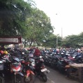 ジャカルタの二輪駐車場