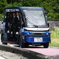 関係者を乗せて走る「奥永源寺けい流カー」