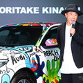 アウディ『Q5』新型のアートカーと木梨憲武氏