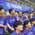 新入社員たちと談笑するヤマハ発動機 設楽元文社長