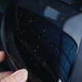 洗車を少しサボったら「白いウロコ汚れ」「黒い筋」などが残る…車の水アカを落とす正しい方法とは？　デメリットと注意点を知る