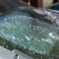 洗車を少しサボったら「白いウロコ汚れ」「黒い筋」などが残る…車の水アカを落とす正しい方法とは？　デメリットと注意点を知る 画像