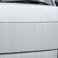 洗車を少しサボったら「白いウロコ汚れ」「黒い筋」などが残る…車の水アカを落とす正しい方法とは？　デメリットと注意点を知る