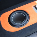 後方のサブウーファーの音を「フロントスピーカー」の音と一体化！［低音を制する者はカーオーディオを制す］ 画像