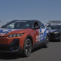 スバル、新型・電動SUV「アンチャーテッド」 FIM世界スーパーバイク選手権のセーフティカーに…英国で初走行を披露 画像