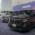日産 エルグランド 新型（右）と歴代モデル