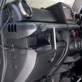 『ジムニー』シリーズ向け5インチモニター専用スタンド「SSM-ST04」装着イメージ