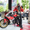 『ゼンレスゾーンゼロ』の人気キャラ「ビリー・キッド」とコラボ仕様のヤマハ『XSR900 GP』