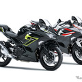 カワサキ Ninja 400（左）とNinja 250（右）2027年モデル