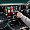 オットキャスト『ミニ・オーラ』、有線CarPlay・Android Autoをワイヤレス化するコンパクトアダプター発売