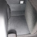 写真では見えないがラゲッジのフロア下にはサブウーファー用のパワーアンプであるキッカーKXA1200.1がインストールされている。