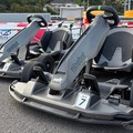サーキットでカートを運転