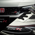 瞬足×Honda「CIVIC TYPE R」コラボレーションシューズ