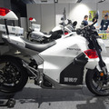 警視庁が展示した白バイ仕様のホンダ WN7