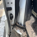 車内まで浸水被害を受けた車両