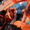 車両のフロント・サイド・リアなど多角的な視点から撮影し、アストンマーティンならではのデザインと空間をイマーシブ映像として記録