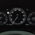 CX-80 XD-HYBRIDのインパネ。ハイブリッドであることを誇示するような演出はなく、きわめてオーソドックス