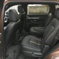 2列目シートは2人掛けのキャプテンシートと3人掛けのベンチシートがある。今回のテスト車は前者