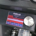 コクピットでの使用頻度が高いダイレクター。センタークラスターの下部に取り付けて視認性と操作性を高めている。