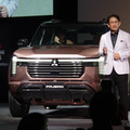 三菱自動車 岸浦恵介社長と新型パジェロ