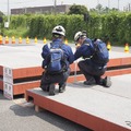 路面段差と目開きの測定。段差30cm、目開き50cm（2026年地震防災訓練）