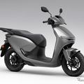 ホンダ CUV e:（プレミアムシルバーメタリック）