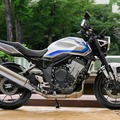 ホンダ CB400 SUPER FOUR E-Clutch（ウルフシルバーメタリック）
