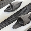 3Dプリンターを利用したパーツ成型の代表例はツイーターパネルだ。左右対称の複雑な形状を成型することが可能になる