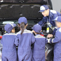 子どもたちが「当て板」で鈑金体験！ “本物”の道具や車両でチャレンジする姿にプロたちも熱視線…未来のクルマ社会を支える人材育成と、現場のプロの誇りを伝える二日間【ジュニアメカニック2026＠福岡】