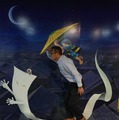 記念撮影コーナー。鹿児島・大隅半島南部に伝承のある妖怪、一反木綿に乗って空を飛ぶイメージ。乗っているのは庄司館長。