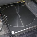 メインカーのプラドでも高音質を体験しているオーナーはサブウーファーも必須の装備。カロッツェリアのTS-WH1000Aをチョイス。