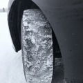 雪上のスリックタイヤ