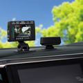 “2カメラ”で車内の映像も同時に記録する「高画質ドラレコ」…コムテック 画像