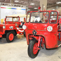 元臼田町消防団の三輪消防車（向かって右。東京国際消防防災展2018）