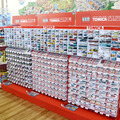 岩手県内最大規模となる120種類のトミカを販売